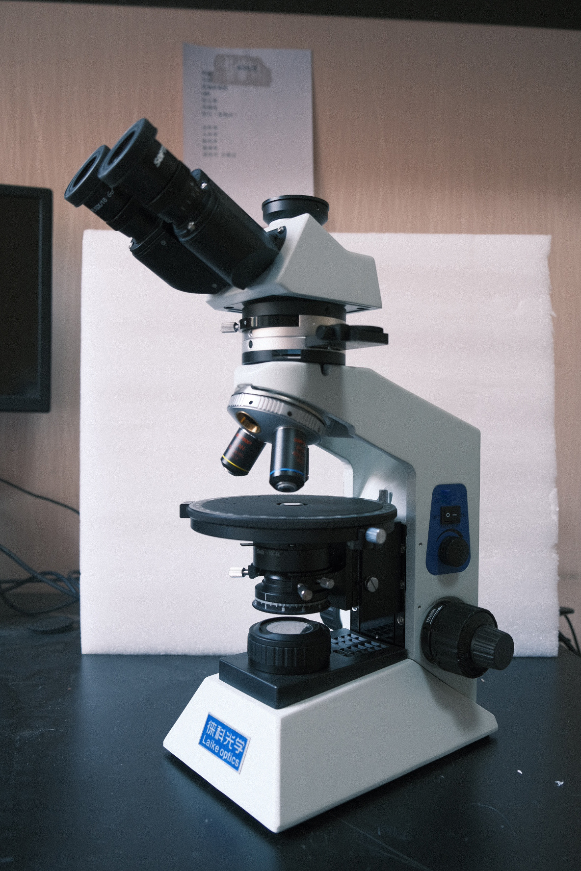 徕科光学入门级石棉检测显微镜