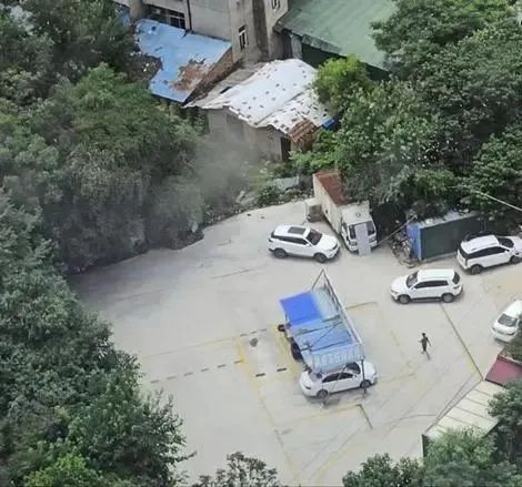 武汉市黄陂区暗藏“油贩子”，警方现场查处