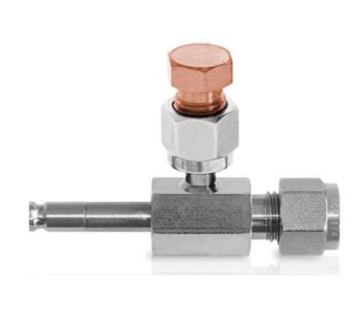 Male Micro-QT&#8482; Valve to 1/4” Connector