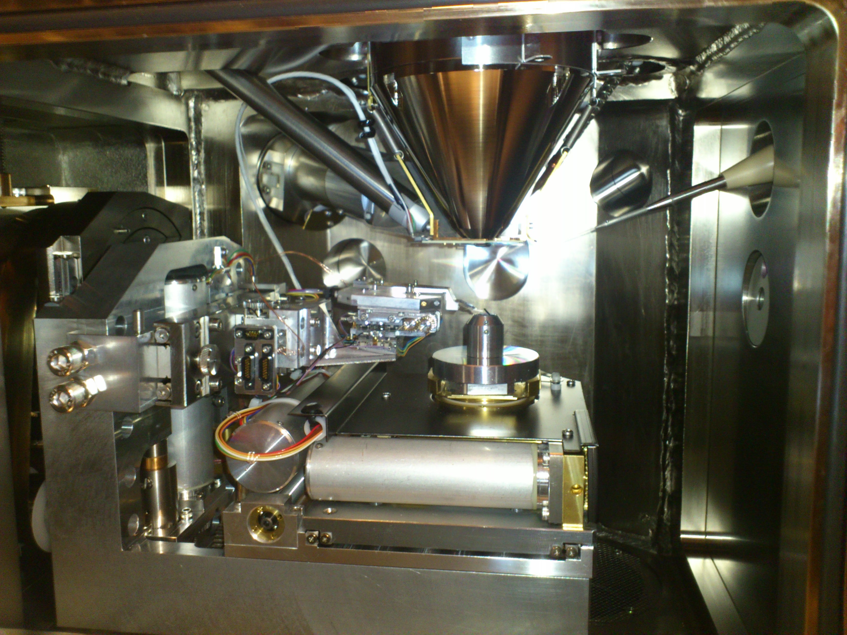 Nanonics MV4000 AFM+SEM+Raman联用系统