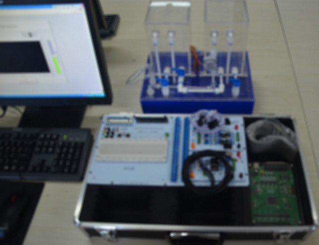 基于Labview软件的双容水箱液位控制系统