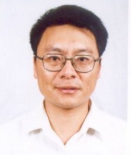 1984年和1989年于厦门大学物理系获得物理学学士和硕士学位；1993于厦门大学化学系获得物理化学博士学位；1993年-1995年于中科院武汉物理研究所从事核磁共振专业的博士后研究工作；1995年被聘为厦门大学化学系副教授，组建核磁共振实验室，其间任日本科学振兴会JSPS特别研究员，于京都大学化学系从事生物物理研究；1998年-2001年于美国City of Hope National Medical Center生物核磁共振实验室从事结构生物学研究工作；2001年-2003年于香港科技大学生物核磁共振中心从事核磁共振方法学研究；2003年6月回国到中科院上海药物研究所工作，任中科院“百人计划”研究员、博士生导师，2006年荣获中国“王天眷”波谱学奖，2009年入选“上海市优秀学科带头人计划(A类)”；2010年被厦门大学化学化工学院聘为“闽江学者”特聘教授, 博士生导师，作为负责人筹建厦门大学高场核磁共振中心, 开展结构生物学和基于NMR的代谢组学研究，2011年入选“福建省百人计划(A类)”。已在Nature Chemical Biology, Mol. Cell. Proteomics, J. Med. Chem., Oncotarget, Free Radic. Biol. Med., J. Biol. Chem., Mol. Microbiol., Mol. Cancer等国际刊物上发表了136篇SCI论文。