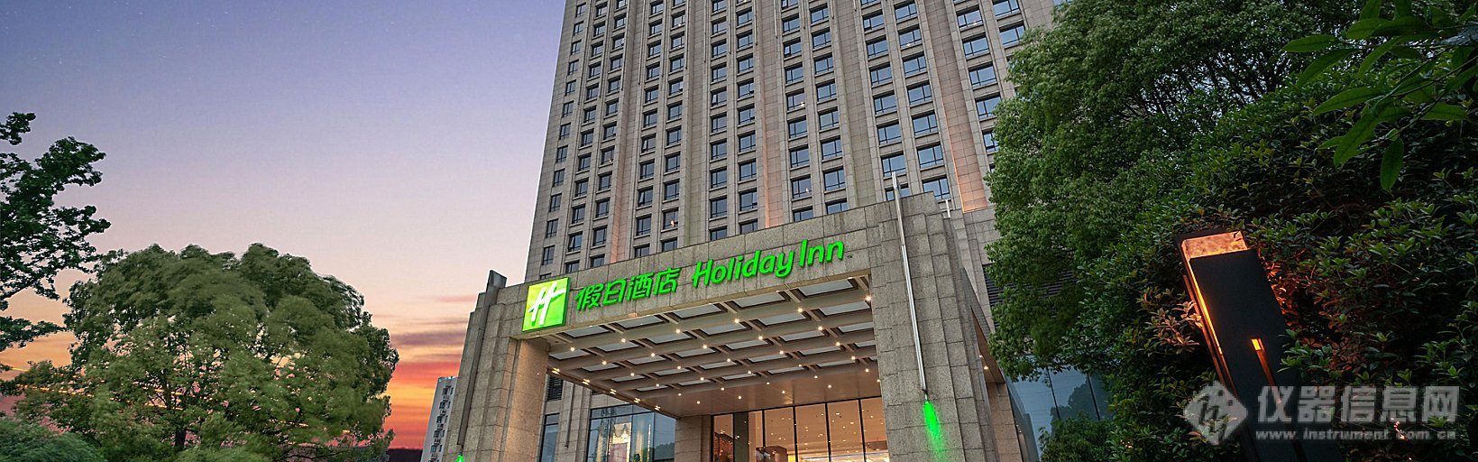 holiday-inn-shanghai-5536169430-16x5.jpg