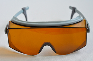 希德SD-4 shield&#8482;    宽光谱连续吸收式激光防护眼镜
