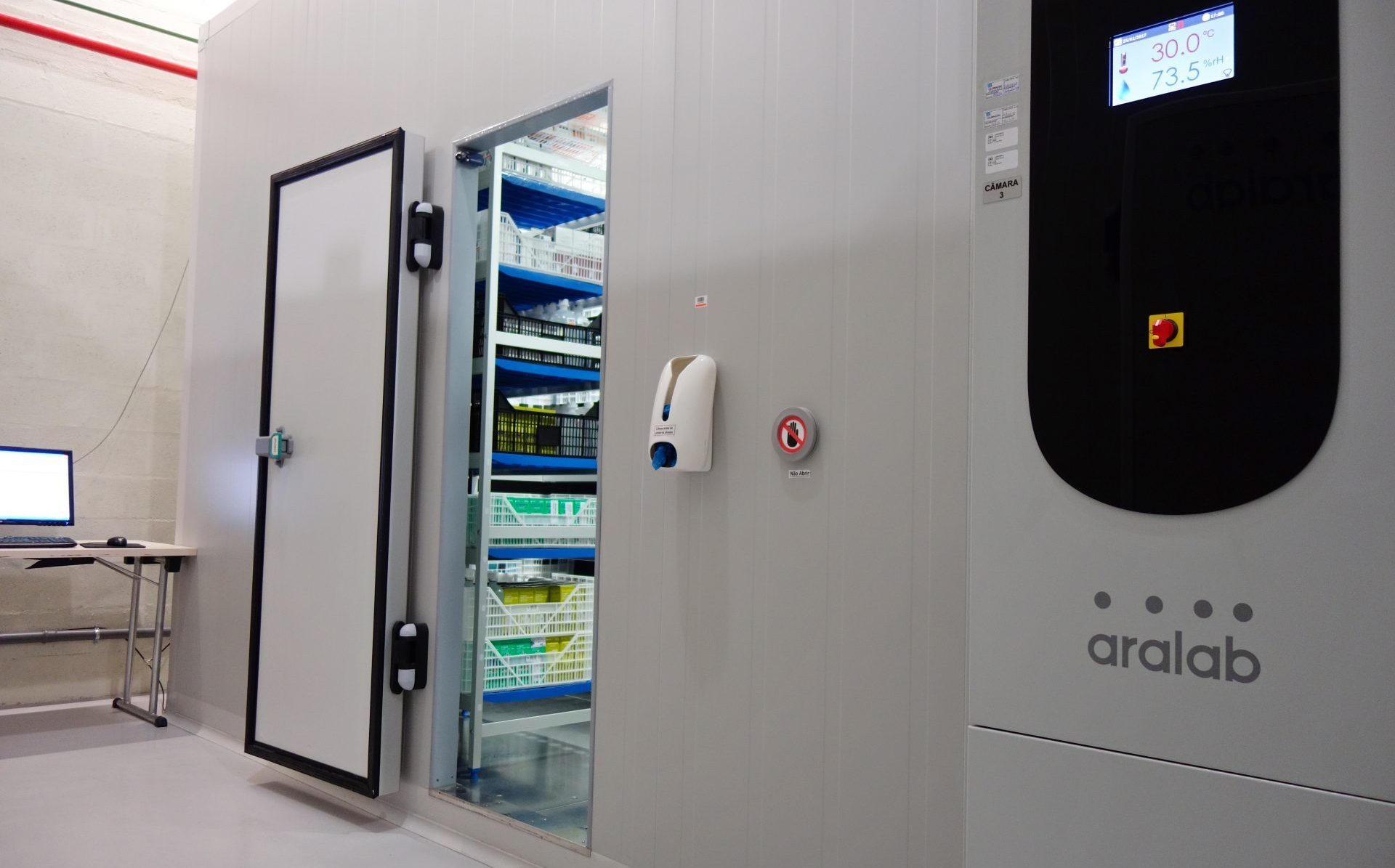 欧洲Aralab大型步入式药品稳定性测试室