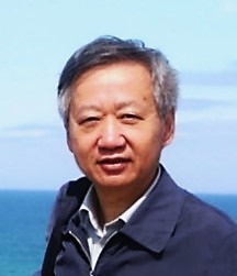 中国科学院院士,任国际电化学学会(International Society of Electrochemistry，ISE)主席; Chem. 
Soc. Rev.，J. Raman Spectroscopy和《中国科学-化学》副主编以及J. Am. Chem. 
Soc.等11个国际学术刊物顾问编委;教育部科技委委员和战略研究委员会常务副主任，中国科学基金委化学部咨询委员会委员，中国光学会光谱仪器专业委员会主任等。主要从事表面(等离激元)增强拉曼光谱、谱学电化学、纳米化学、分子组装等方面的研究。系统建立了壳层隔绝纳米粒子增强拉曼光谱等方法，基本解决了该领域长期未决的发展瓶颈问题;发展纳米粒子制备、电极纳米间隔构建和电化学微/纳米加工等方法;将表面增强拉曼光谱技术应用于食品安全、毒品、爆炸物和污染物的快捷检测;针对可控分子组装体系，提出催组装新概念等。迄今发表480余篇SCI论文，他引20,000余次。奖励与荣誉： 
2005年当选为中国科学院院士;2012年获英国皇家化学会法拉弟奖章;2013年获国际电化学会Tacussel奖和南安普敦大学荣誉科学博士;2014年当选为第三世界科学院(TWAS)院士;2015年获法国科学院Grand 
Prix Franco-Chinois Senior奖和日本日立公司的光谱创新奖; 
2017年获美国化学会光谱分析化学奖;2018年或中国化学会和光学学会的光谱成就奖。