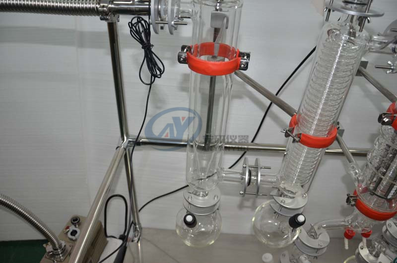 日用化学AYAN-F150短程分子蒸馏仪处理量在1.0-8.0L/H