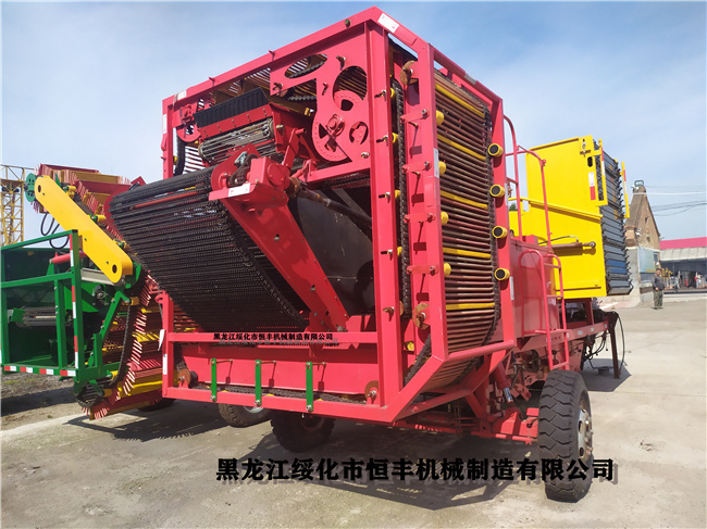黑龙江哈尔滨恒丰牌4U-2 1550-2型土豆挖掘机