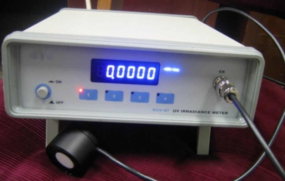 紫外辐射照度标准装置（标准紫外辐射照度计）