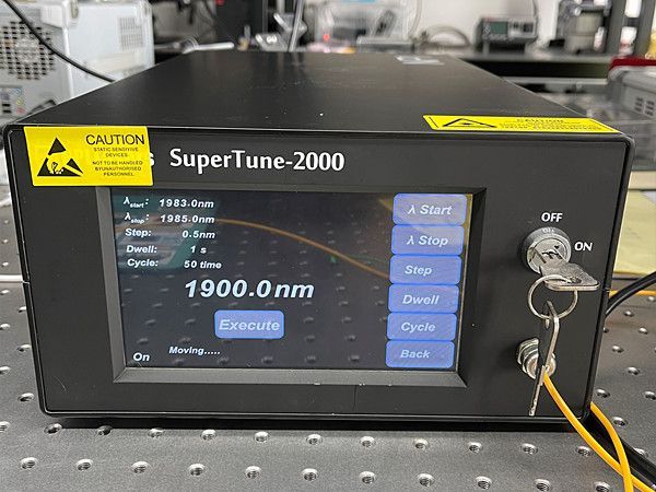 宽带可调谐激光器 2000nm  8mW(可调谐100nm)