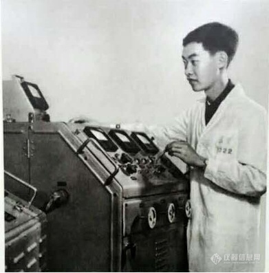 中国四极质谱开拓者查良镇教授去世