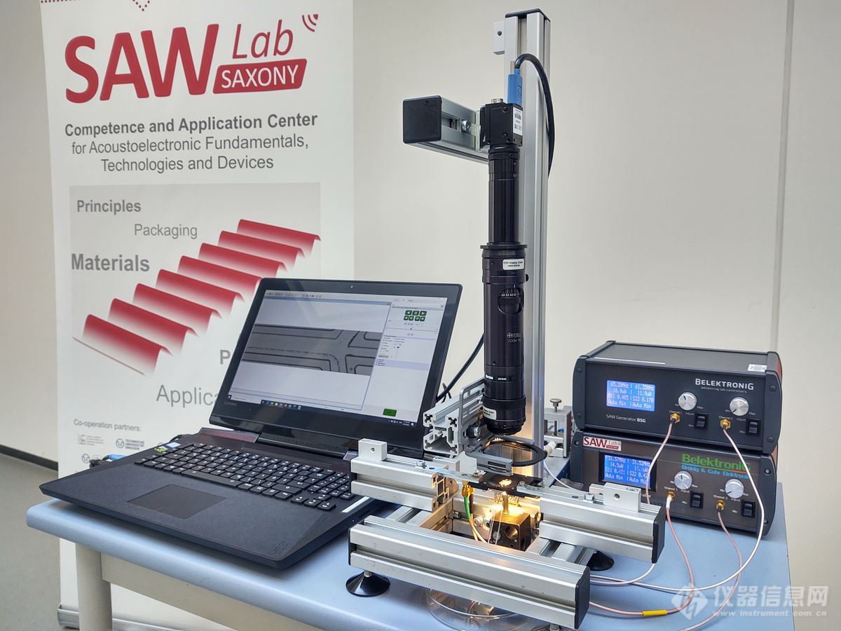 SAWlab saxony_01_Acoustofluidic_demonstrator_setup.jpg