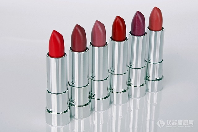 lipstick-1367771_640.jpg