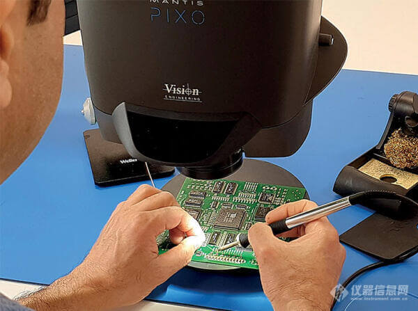 Soldering-PCB-with-Mantis-PIXO-stereo-microscope-600x447-tiny.jpg