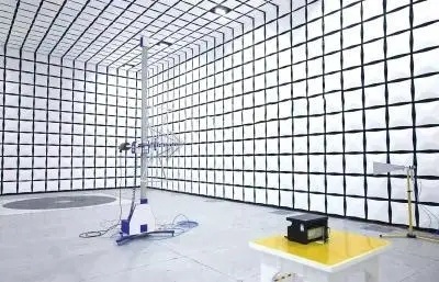测试电子信息产品电磁兼容性能的10米法半电波暗室.jpg