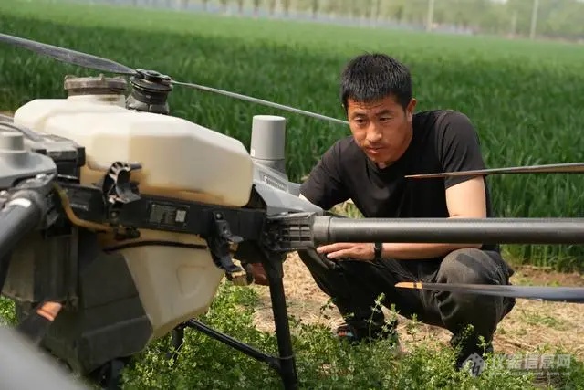 无人机技术在农业领域应用前景广阔，无人机手成新职业