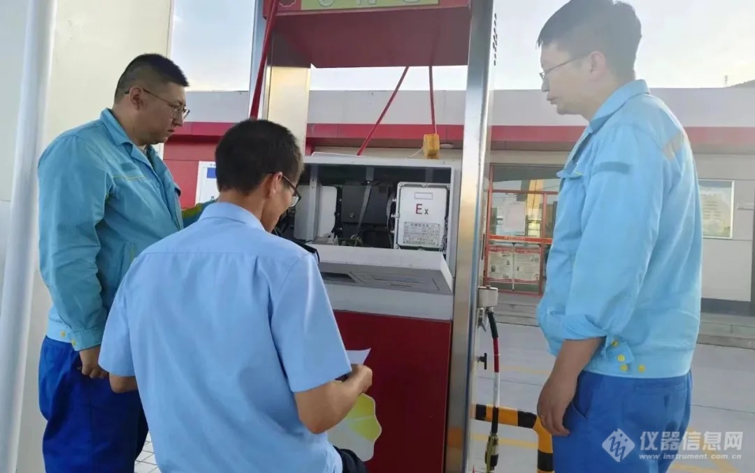 凤翔镇市场监管所开展加油站专项检查