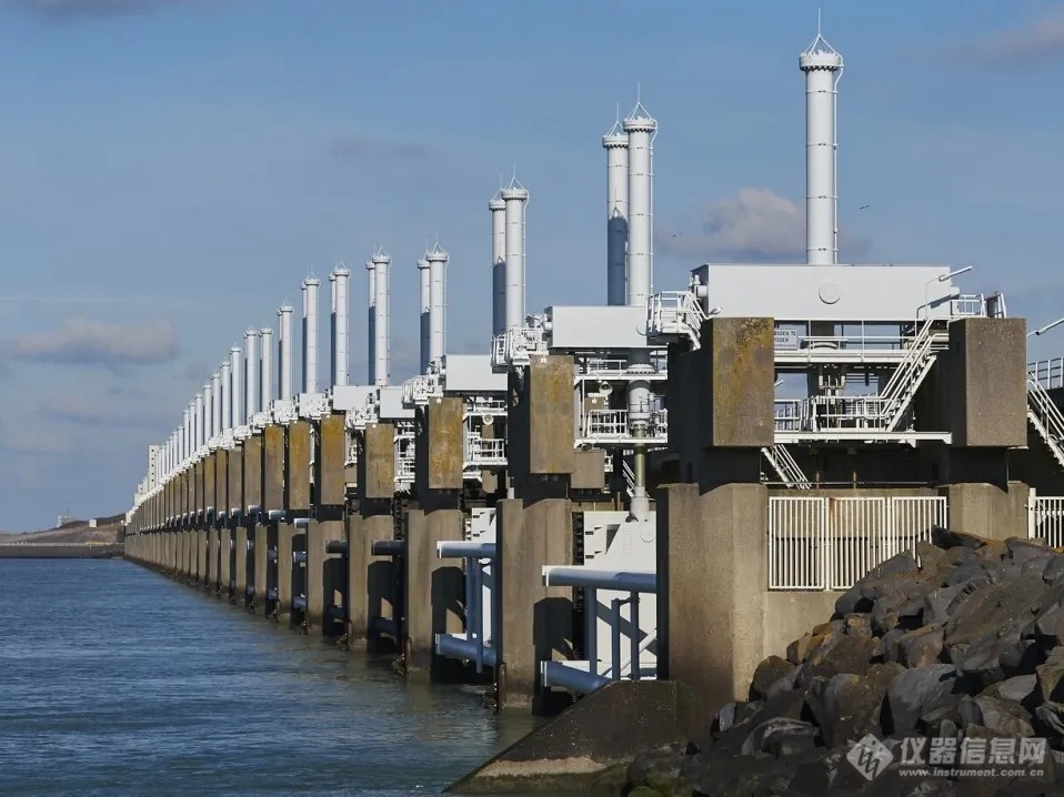 【农村供水、自来水厂常规9+项检测仪器解决方案】——便携一站式设计，方便携带，户外现场快速取样检测