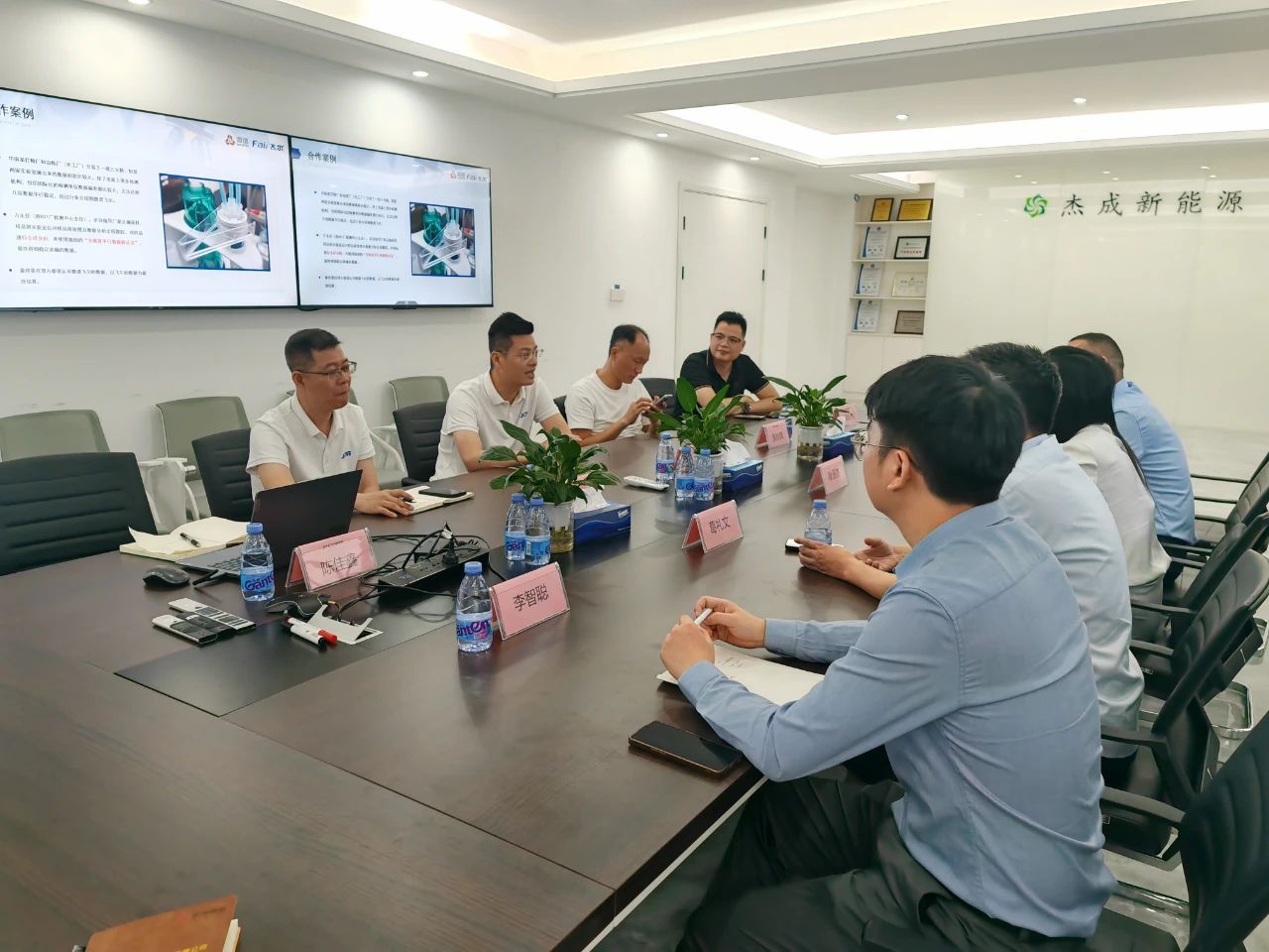 会谈现场.jpg 会谈现场.jpg