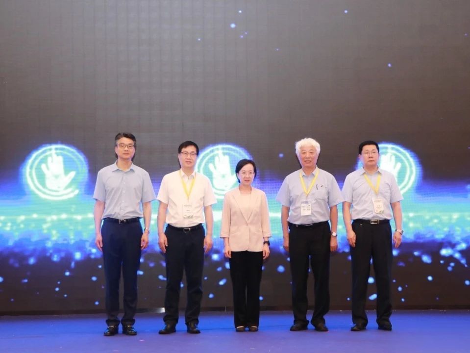 聚焦新政赋能与生态协同，共筑“农田到餐桌”食品安全链条——一场高质量食品与农产品安全论坛在无锡举办！
