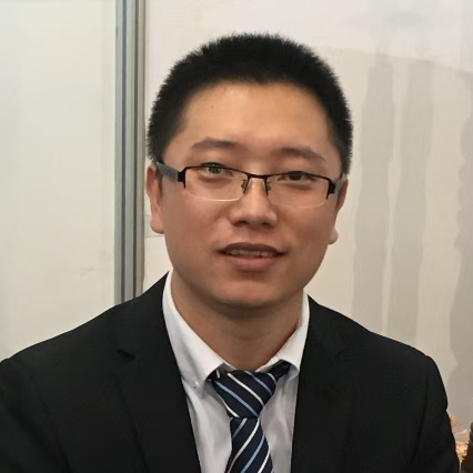陈  磊