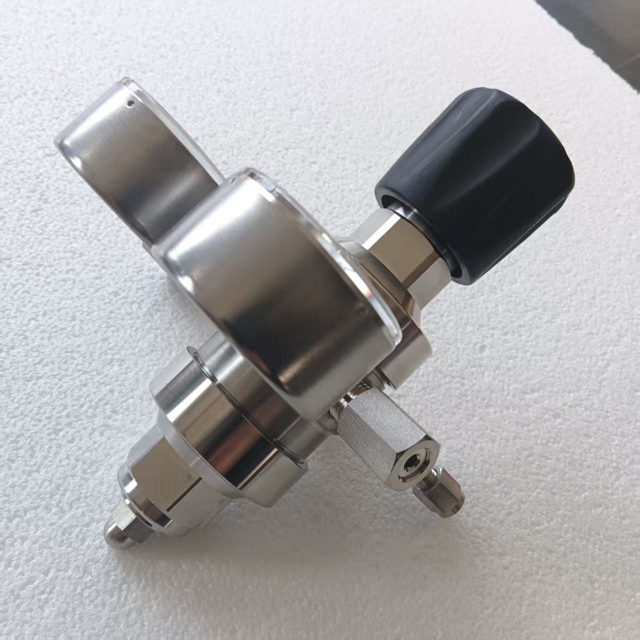 双极压力调节器