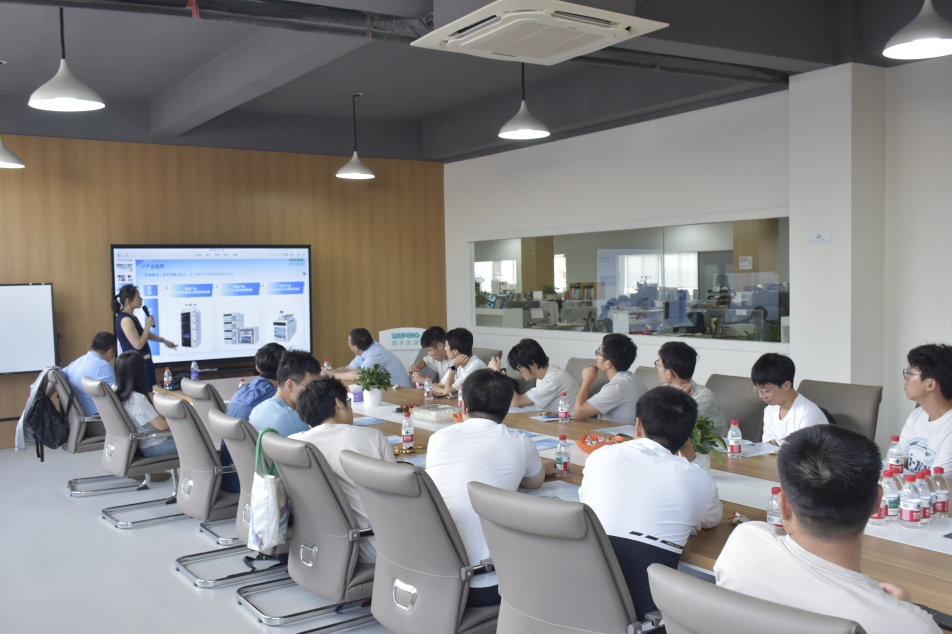 聚焦国产仪器产业现状 清华大学研学支队走访伍丰仪器