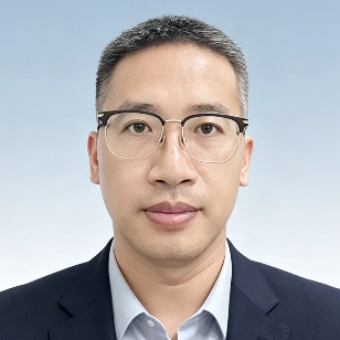 龚强