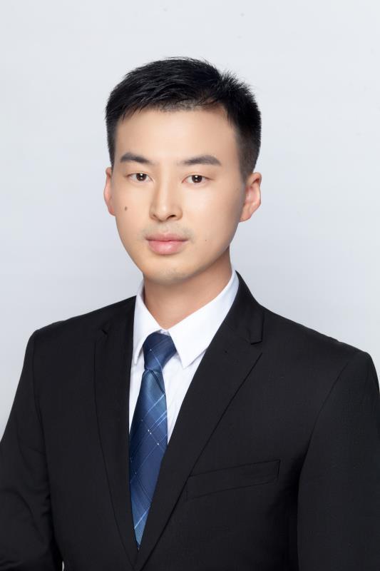 王平	